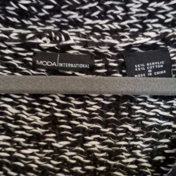 MODA International sweater (sm) - Picture 3 of 3
